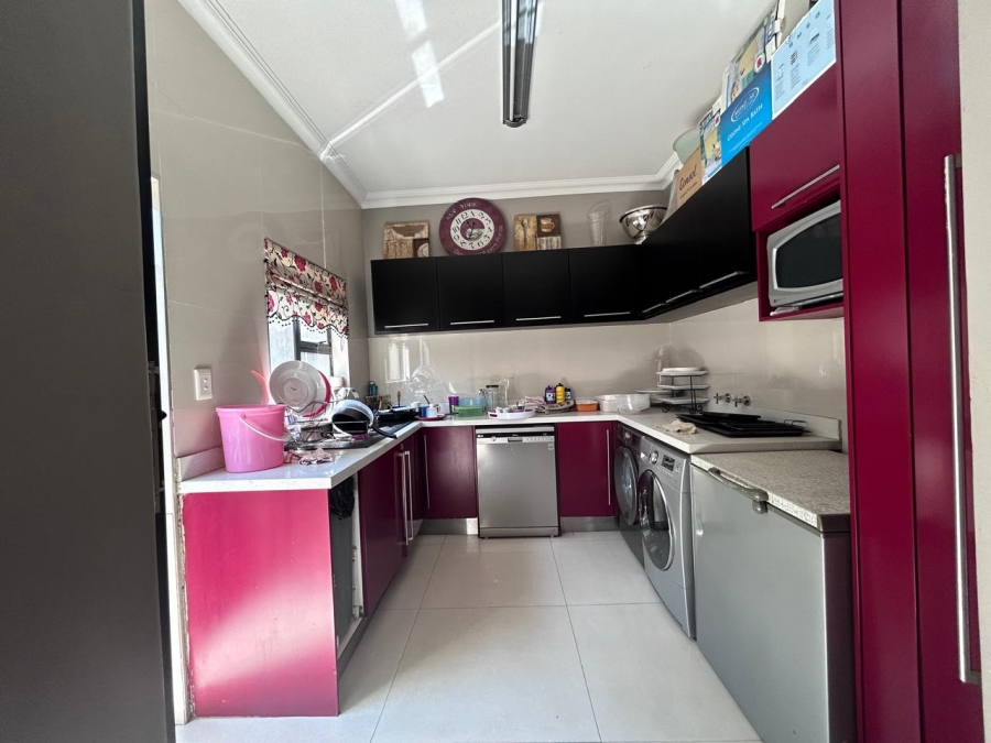 5 Bedroom Property for Sale in Midlands Estate Gauteng