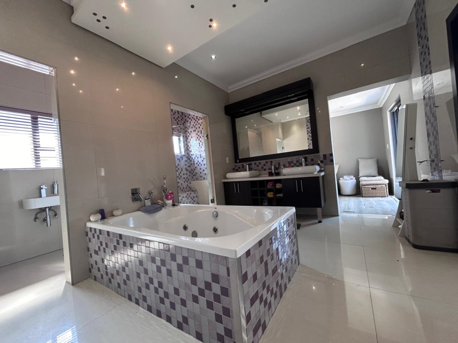 5 Bedroom Property for Sale in Midlands Estate Gauteng