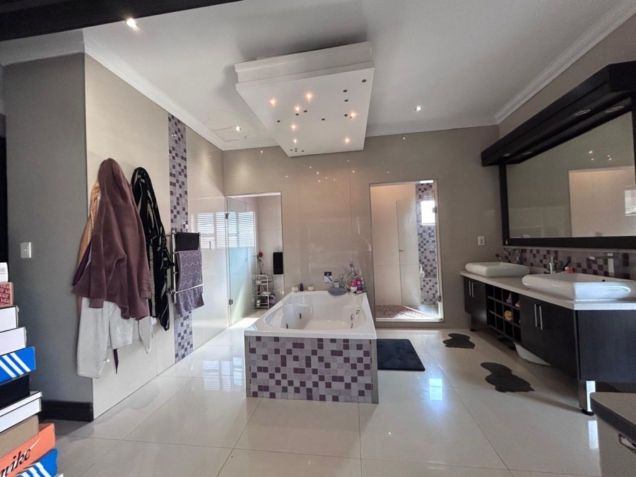 5 Bedroom Property for Sale in Midlands Estate Gauteng