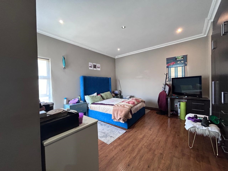 5 Bedroom Property for Sale in Midlands Estate Gauteng