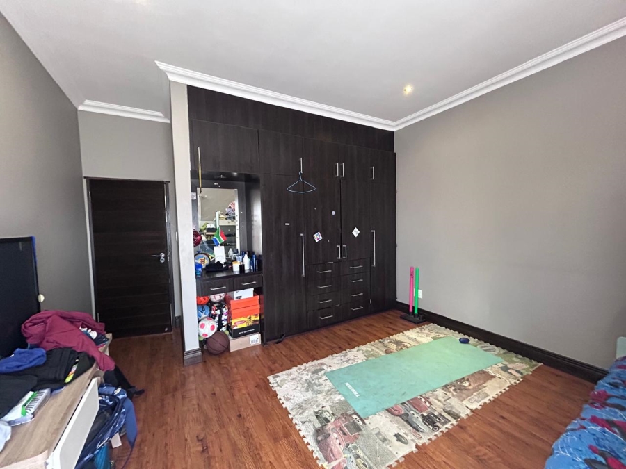 5 Bedroom Property for Sale in Midlands Estate Gauteng