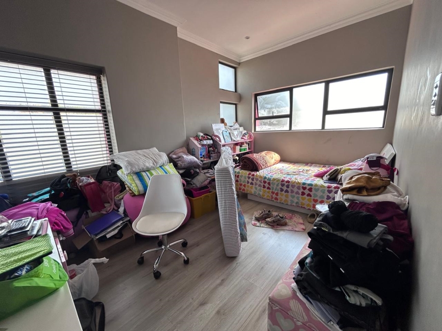 5 Bedroom Property for Sale in Midlands Estate Gauteng