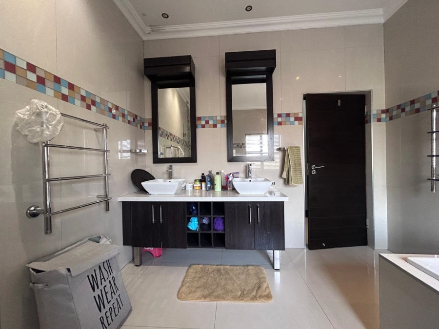 5 Bedroom Property for Sale in Midlands Estate Gauteng