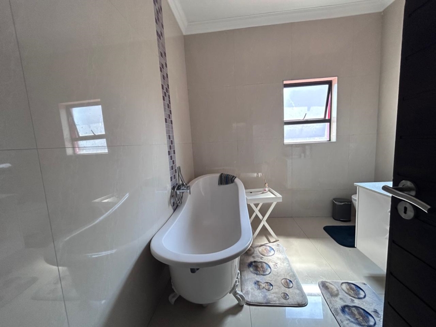 5 Bedroom Property for Sale in Midlands Estate Gauteng