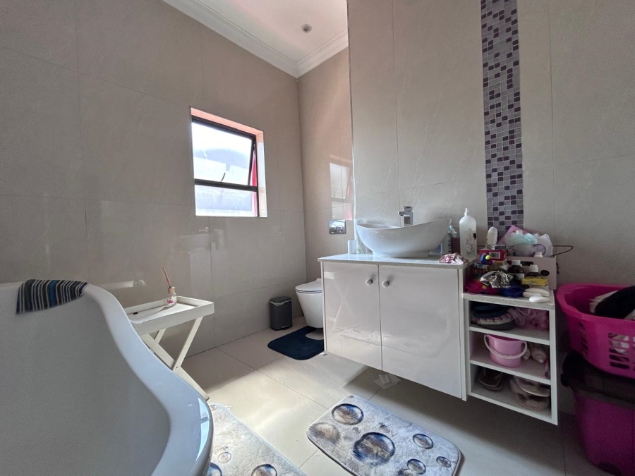 5 Bedroom Property for Sale in Midlands Estate Gauteng