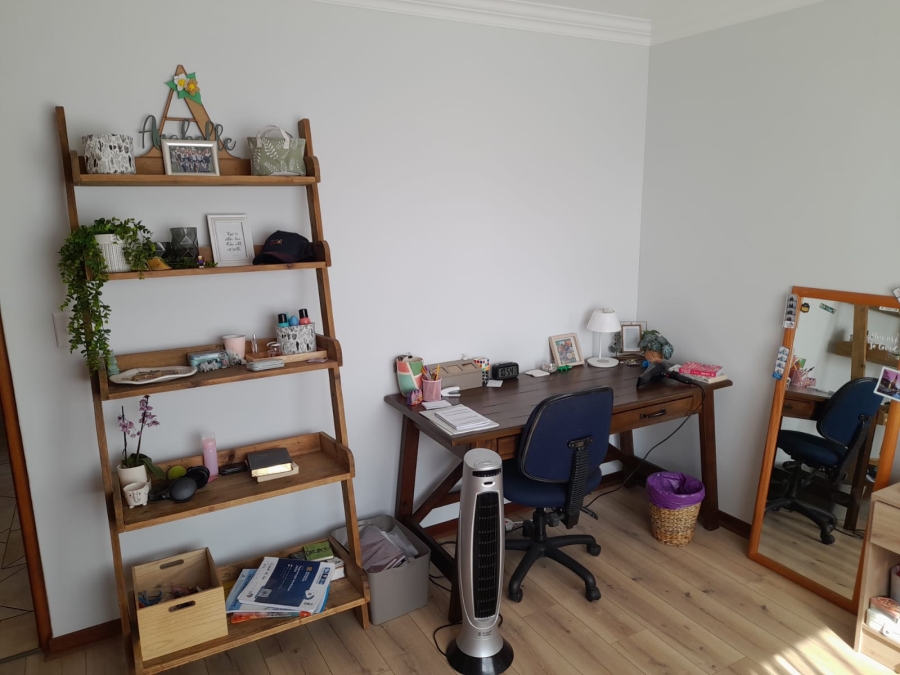 4 Bedroom Property for Sale in Eldoraigne Gauteng