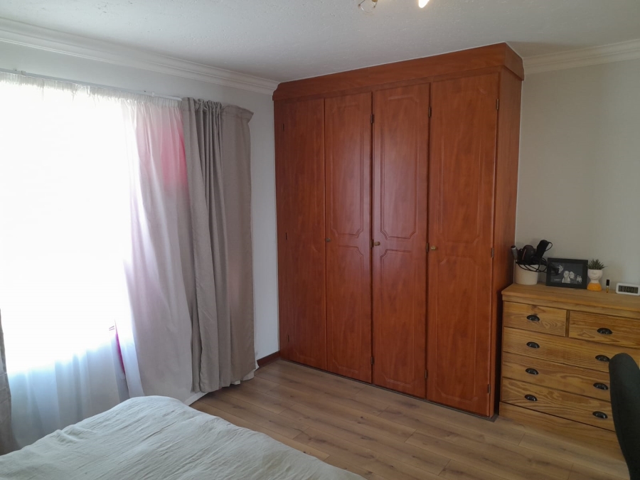 4 Bedroom Property for Sale in Eldoraigne Gauteng