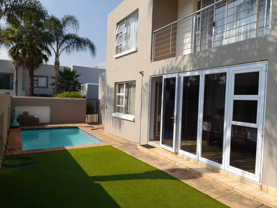 4 Bedroom Property for Sale in Eldoraigne Gauteng
