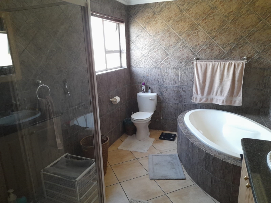 4 Bedroom Property for Sale in Eldoraigne Gauteng