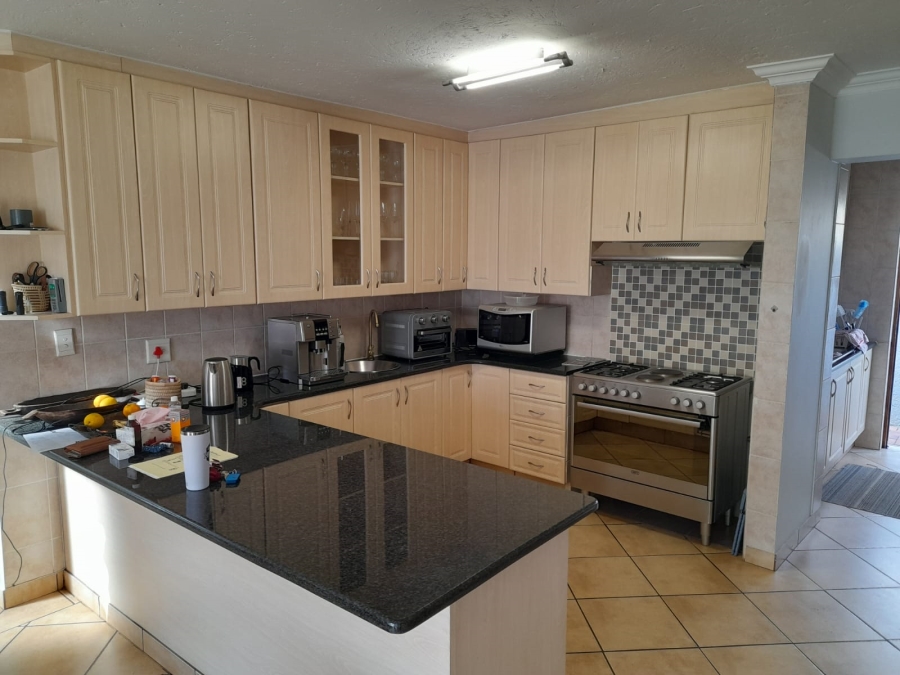 4 Bedroom Property for Sale in Eldoraigne Gauteng