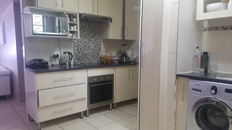 To Let 2 Bedroom Property for Rent in Sunnyside Gauteng