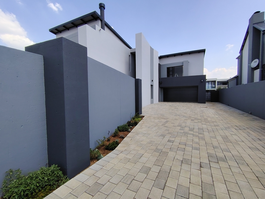 5 Bedroom Property for Sale in Midstream Heights Gauteng