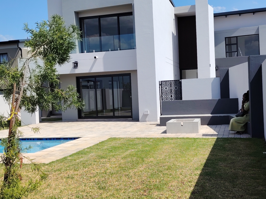 5 Bedroom Property for Sale in Midstream Heights Gauteng