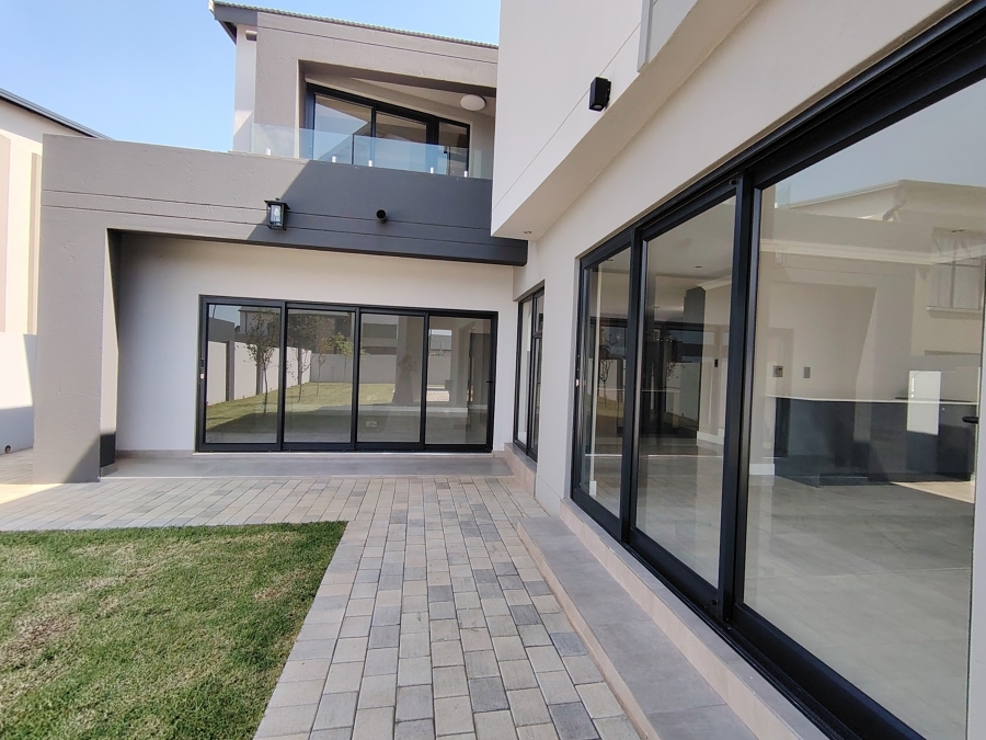 5 Bedroom Property for Sale in Midstream Heights Gauteng