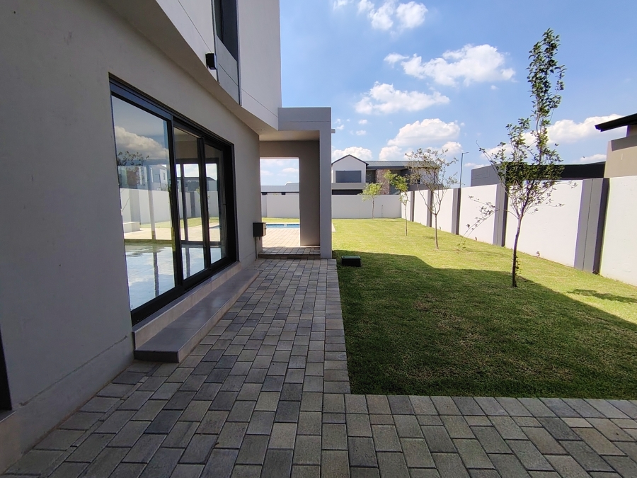 5 Bedroom Property for Sale in Midstream Heights Gauteng