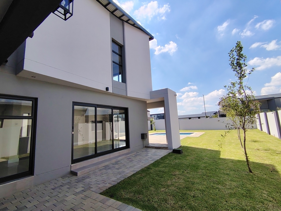 5 Bedroom Property for Sale in Midstream Heights Gauteng