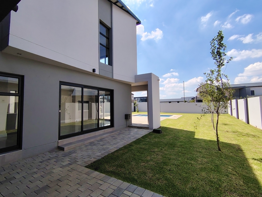 5 Bedroom Property for Sale in Midstream Heights Gauteng