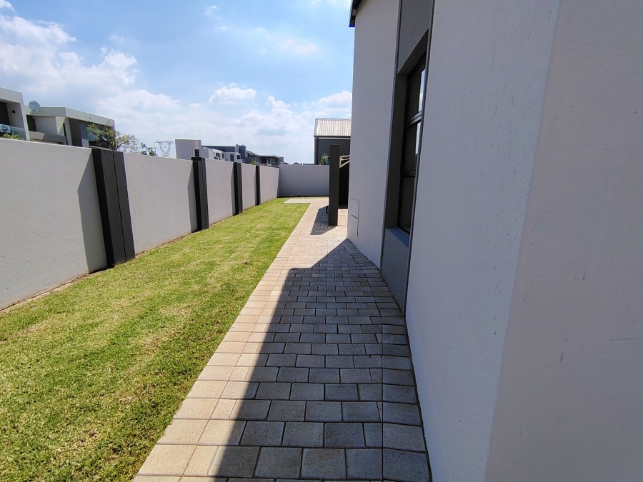 5 Bedroom Property for Sale in Midstream Heights Gauteng