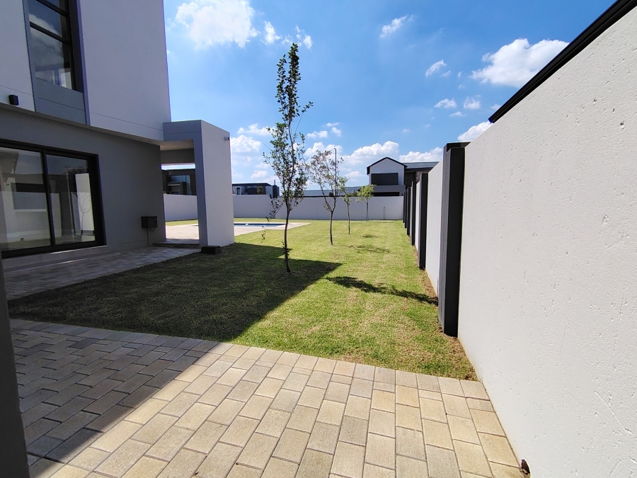 5 Bedroom Property for Sale in Midstream Heights Gauteng