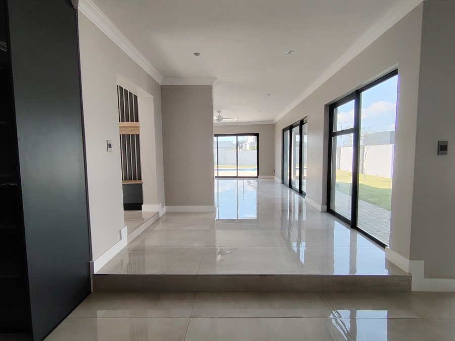 5 Bedroom Property for Sale in Midstream Heights Gauteng