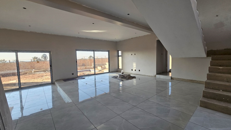 5 Bedroom Property for Sale in Midstream Heights Gauteng