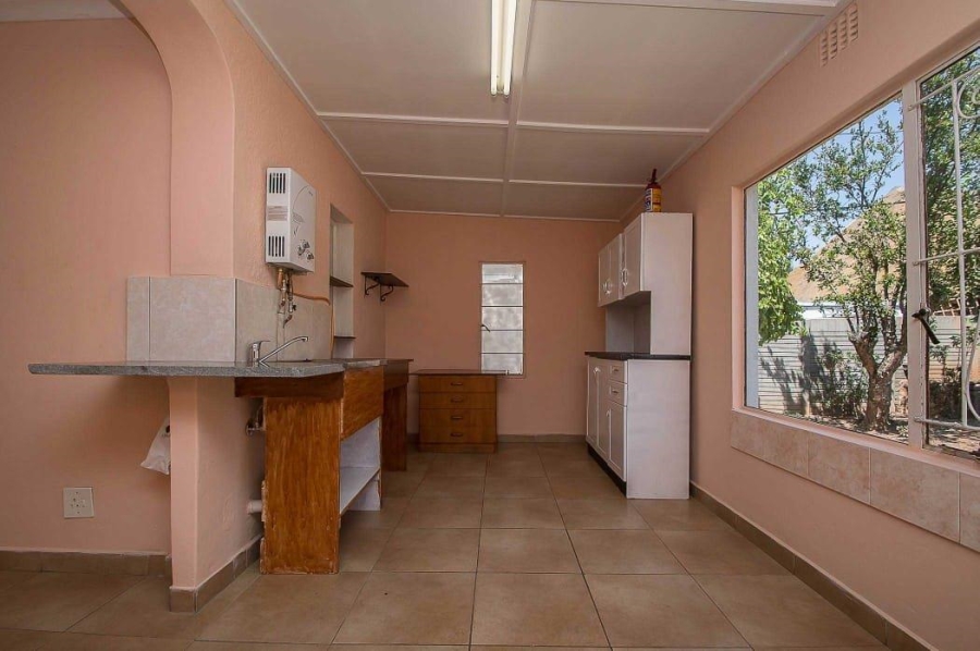 To Let 6 Bedroom Property for Rent in Horison Gauteng