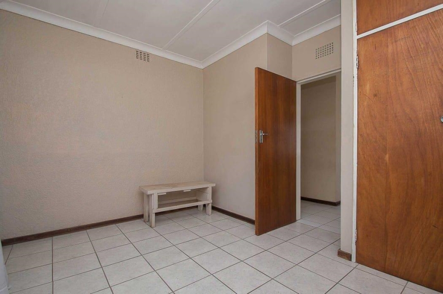 To Let 6 Bedroom Property for Rent in Horison Gauteng