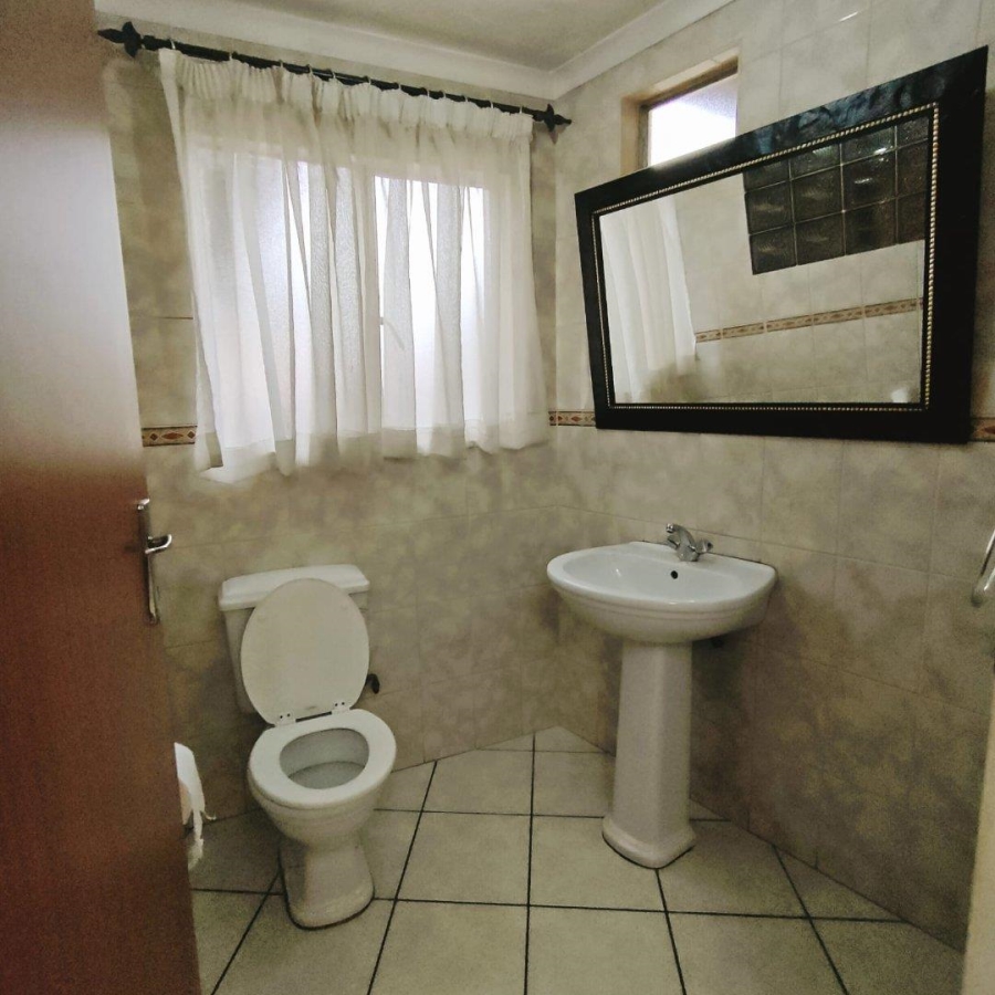 To Let 6 Bedroom Property for Rent in Horison Gauteng