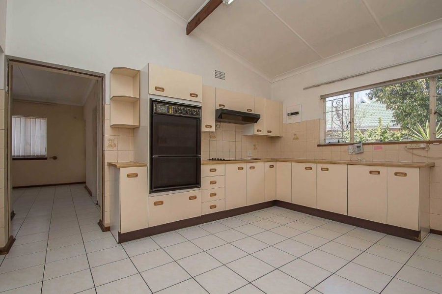 To Let 6 Bedroom Property for Rent in Horison Gauteng