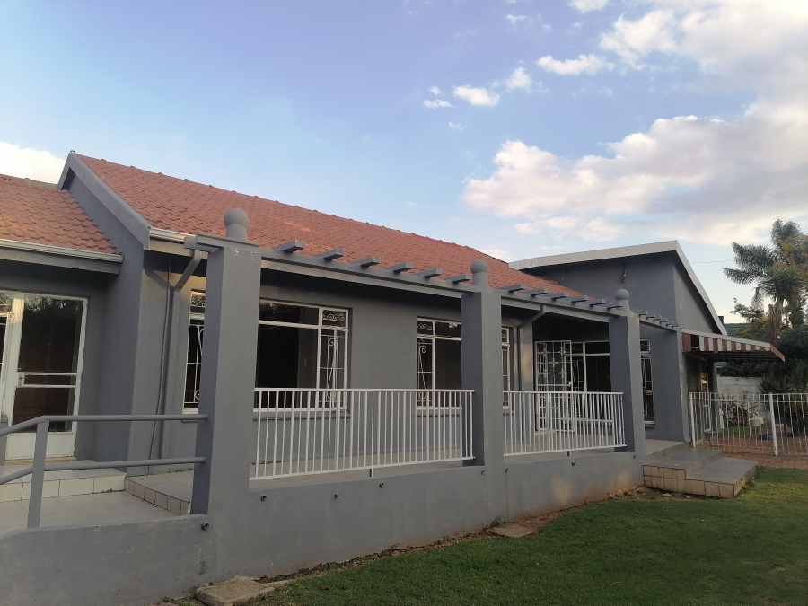 To Let 6 Bedroom Property for Rent in Horison Gauteng