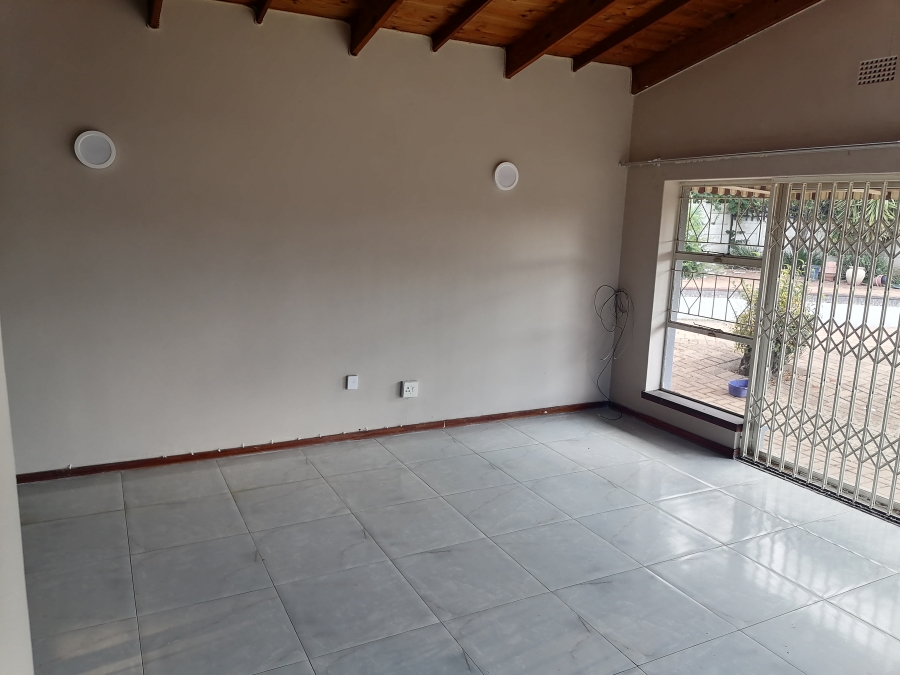 To Let 6 Bedroom Property for Rent in Horison Gauteng