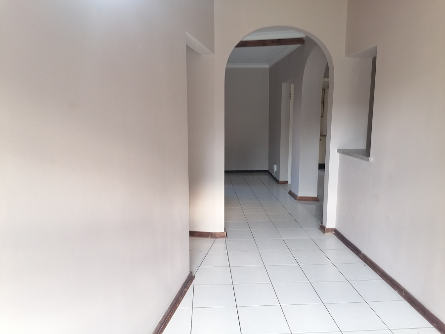 To Let 6 Bedroom Property for Rent in Horison Gauteng