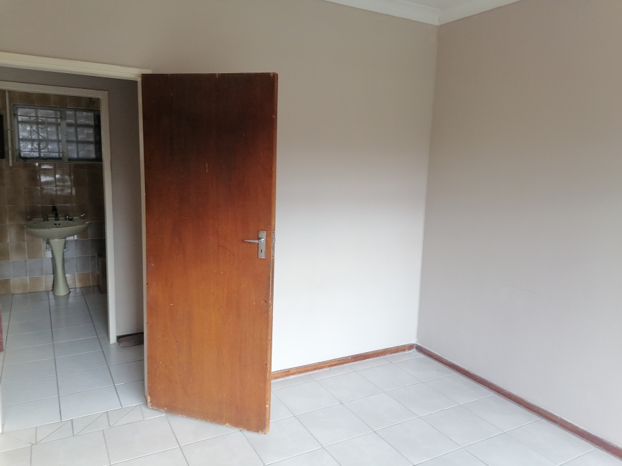 To Let 6 Bedroom Property for Rent in Horison Gauteng