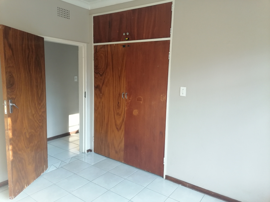 To Let 6 Bedroom Property for Rent in Horison Gauteng
