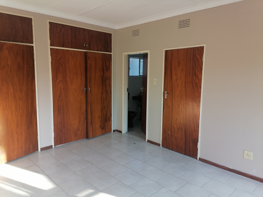 To Let 6 Bedroom Property for Rent in Horison Gauteng