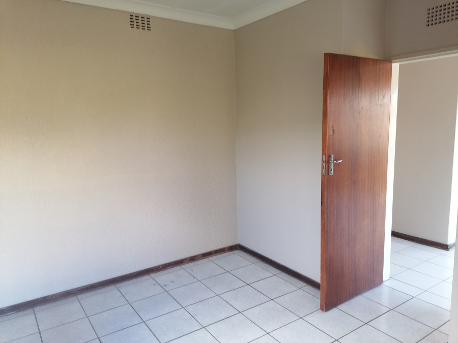 To Let 6 Bedroom Property for Rent in Horison Gauteng