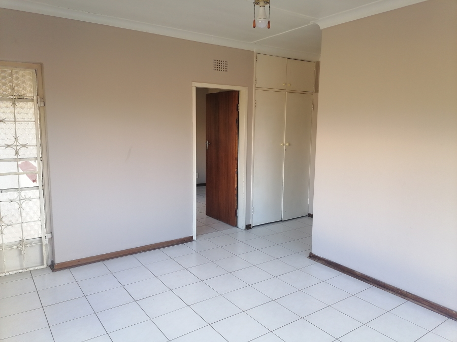 To Let 6 Bedroom Property for Rent in Horison Gauteng