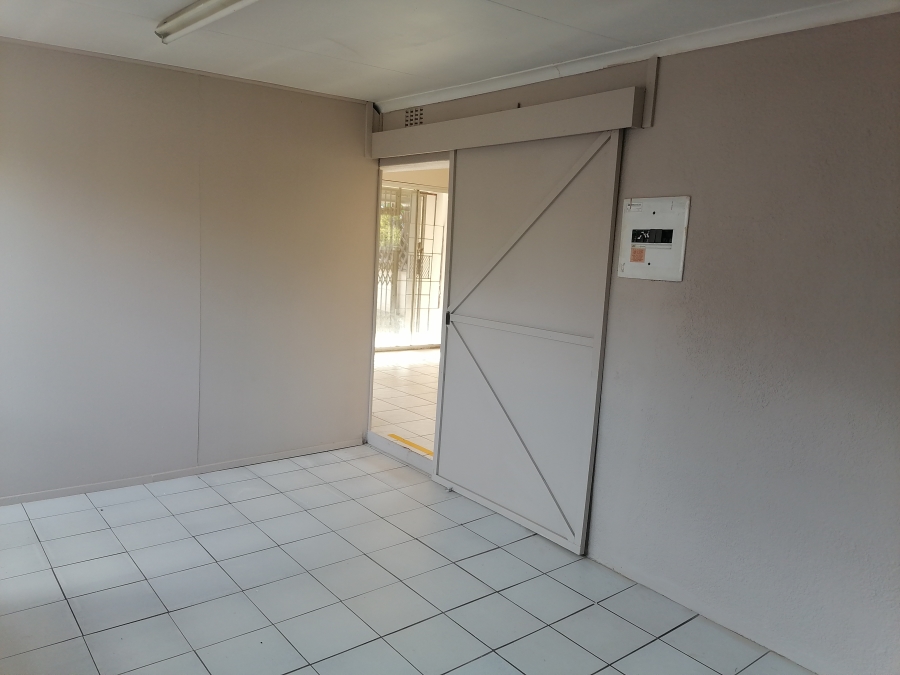 To Let 6 Bedroom Property for Rent in Horison Gauteng