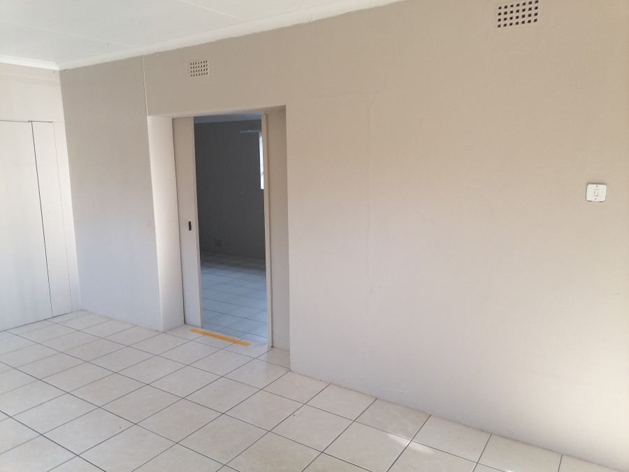 To Let 6 Bedroom Property for Rent in Horison Gauteng