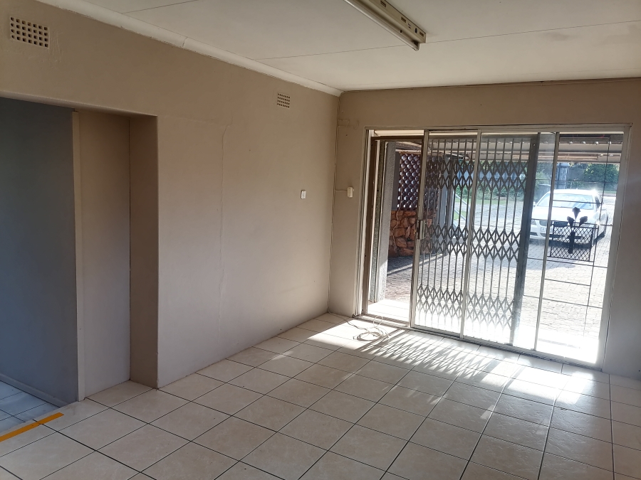 To Let 6 Bedroom Property for Rent in Horison Gauteng