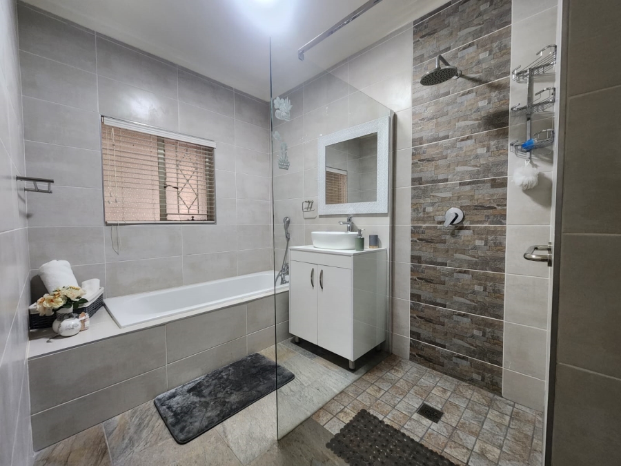 4 Bedroom Property for Sale in Three Rivers Gauteng