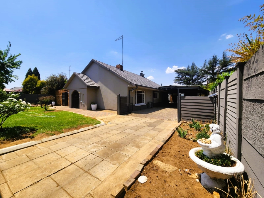 4 Bedroom Property for Sale in Three Rivers Gauteng