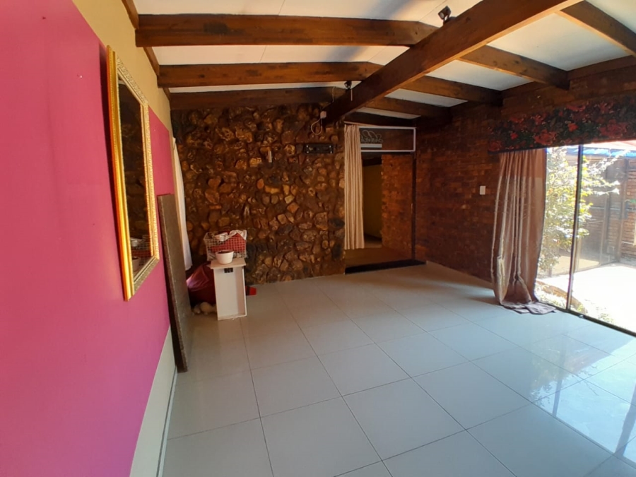 5 Bedroom Property for Sale in Eldoraigne Gauteng