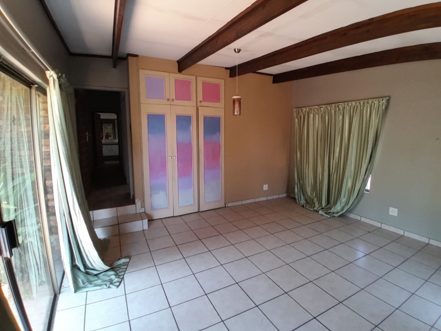5 Bedroom Property for Sale in Eldoraigne Gauteng
