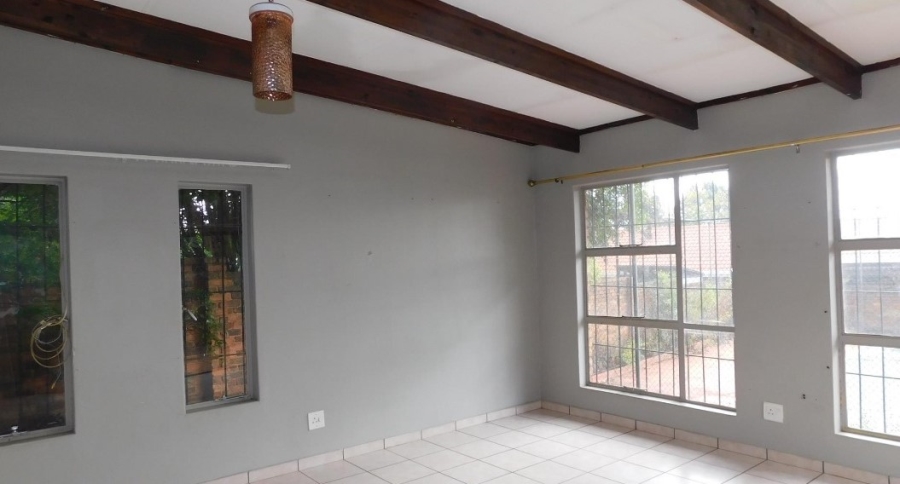 5 Bedroom Property for Sale in Eldoraigne Gauteng