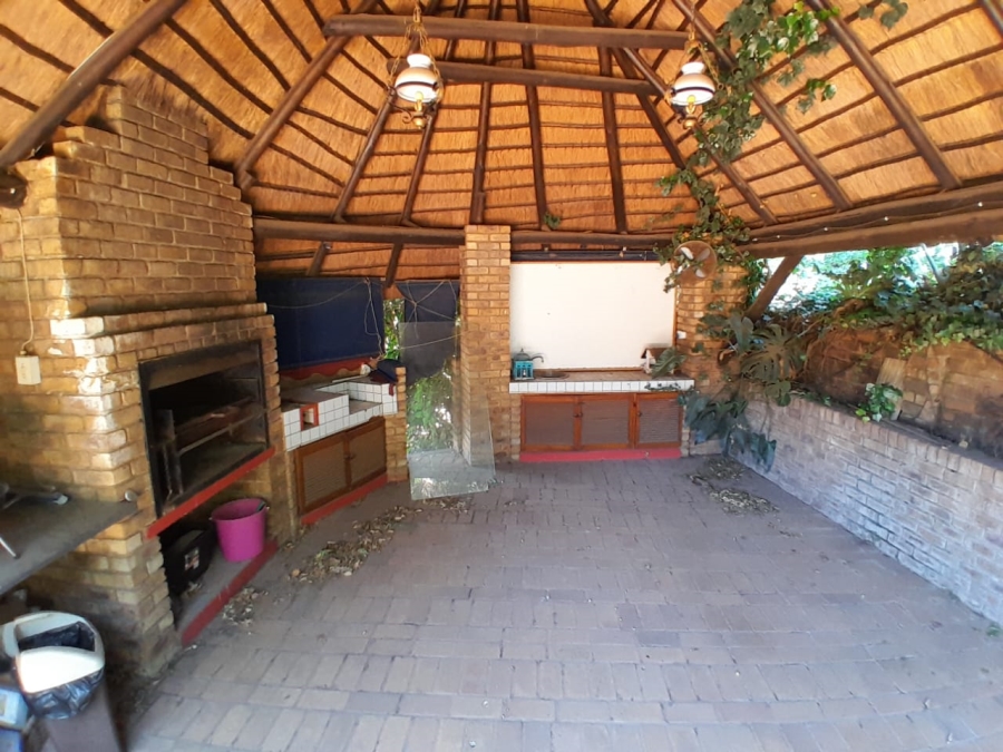5 Bedroom Property for Sale in Eldoraigne Gauteng