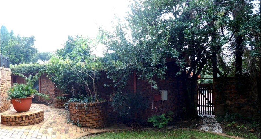 5 Bedroom Property for Sale in Eldoraigne Gauteng