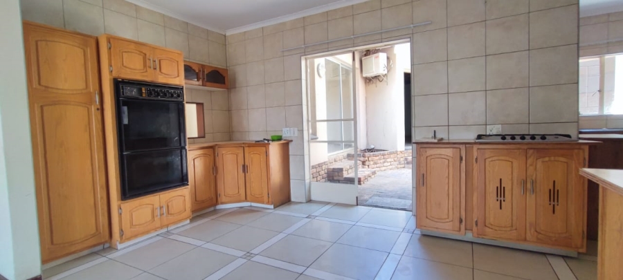 6 Bedroom Property for Sale in The Reeds Gauteng