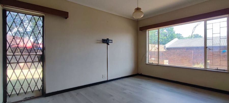 6 Bedroom Property for Sale in The Reeds Gauteng