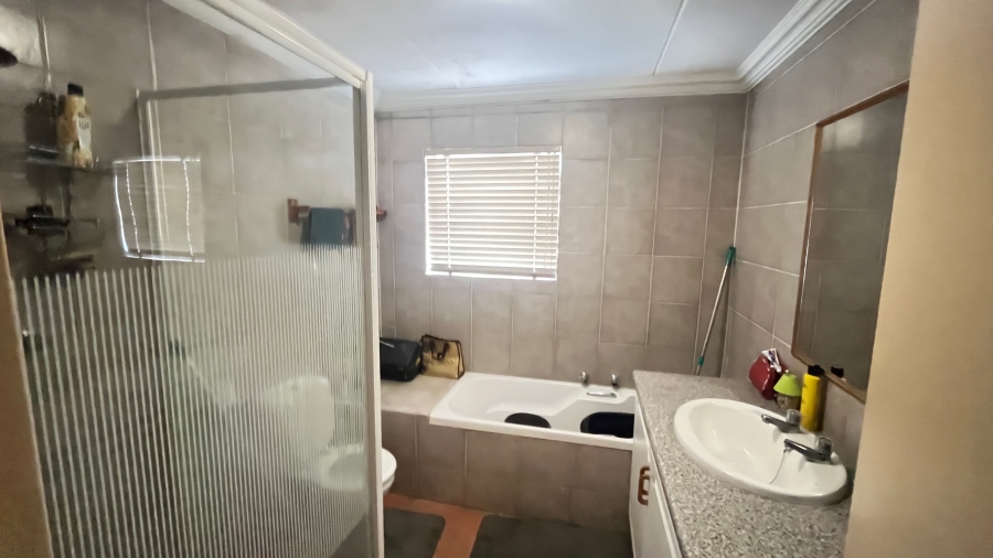 2 Bedroom Property for Sale in Vorna Valley Gauteng